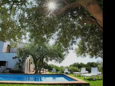 Piscina en o cerca de Illa blanca
