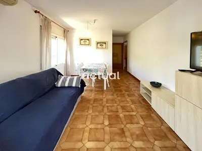 Una televisión o centro de entretenimiento en GRILLET 2-1