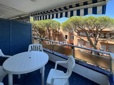 Un balcón o terraza de GRILLET 2-1