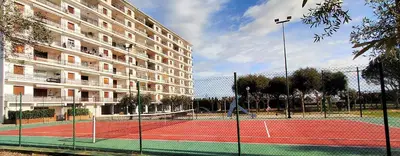 Instalaciones para jugar a tenis o squash en Residencial Sant Antoni o alrededores