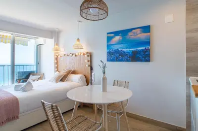 Cama o camas de una habitación en Lavanda Beach Boutique Studio