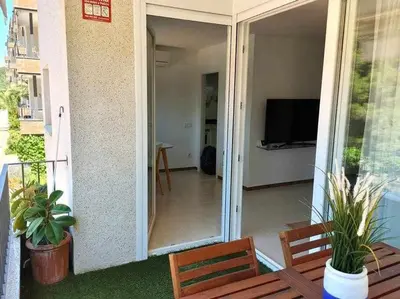 Una televisión o centro de entretenimiento en Apartamento recién reformado con piscina y AC
