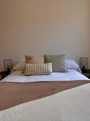 Cama o camas de una habitación en Can Jaume. Casa céntrica y cerca de la naturaleza.