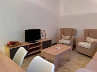Una televisión o centro de entretenimiento en Can Jaume. Casa céntrica y cerca de la naturaleza.