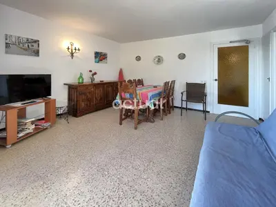 Una televisión o centro de entretenimiento en CAVALL BERNAT 42