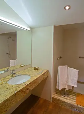Un baño de Hotel Pinxo