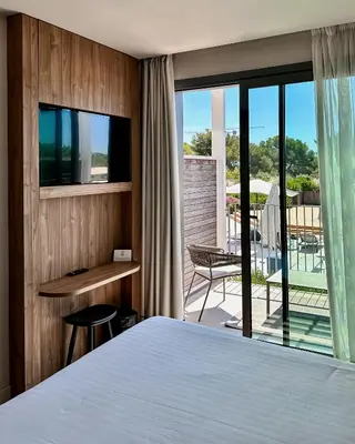 Una televisión o centro de entretenimiento en Silken Platja d'Aro