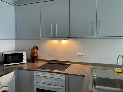 Una cocina o zona de cocina en Apartamento renovado cerca de la playa