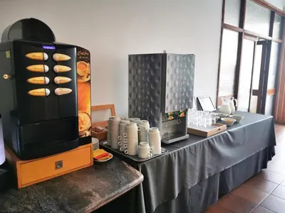 Comida en o cerca de este hotel