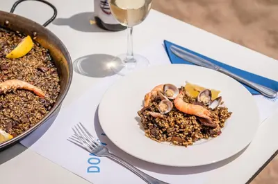 Comida en o cerca de este hotel