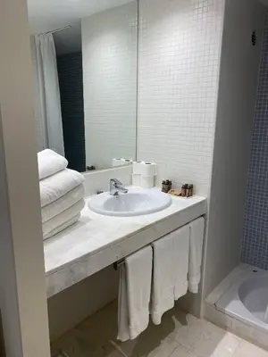 Un baño de Apartaments Els Quimics