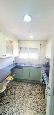 Una cocina o zona de cocina en Apartamento acogedor cerca de la playa y puerto.