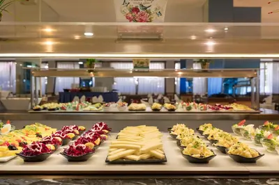 Comida en o cerca de este hotel