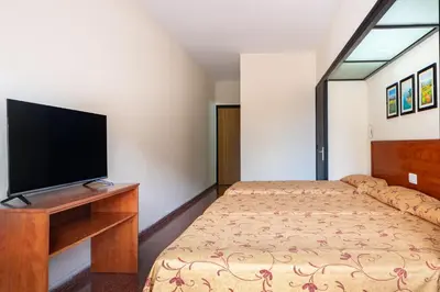 Una televisión o centro de entretenimiento en htop Palm Beach & SPA #htopEnjoy