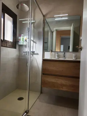 Un baño de Casa junto al mar