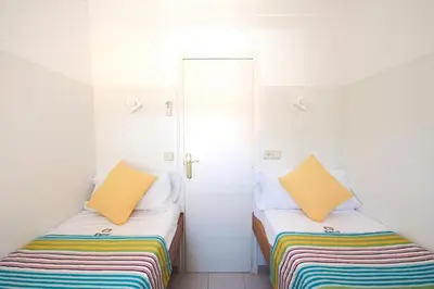 Cama o camas de una habitación en Apartamento con piscina en S'agaró