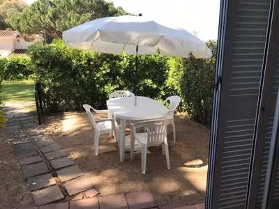 Jardín al aire libre en Emporion - Apt, KPolitur