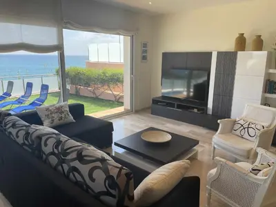 Zona de estar de Villa Farell just in front of the sea