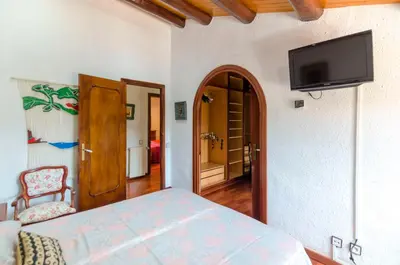 Una televisión o centro de entretenimiento en Club Villamar - Masia Can Vilar
