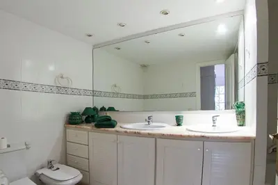 Un baño de Club Villamar - El Far