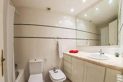 Un baño de Club Villamar - El Far