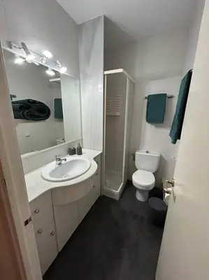 Un baño de DUPLEX PLAYA