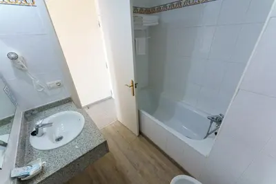 Un baño de Checkin Catalonia