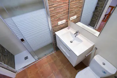 Un baño de Club Villamar - Solterra