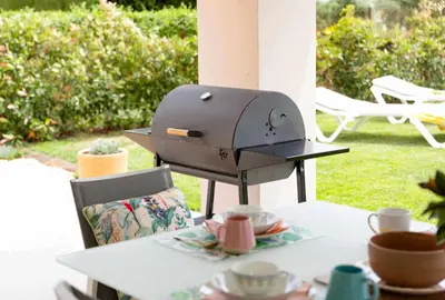 Barbacoa disponible para clientes en la villa
