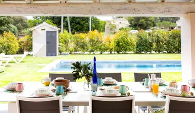 Piscina en o cerca de Can Candiu. Establecimiento de 2 casas enteras
