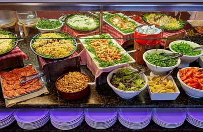 Comida en o cerca de este hotel