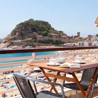 LETS HOLIDAYS APARTMENT SEA VIEWS on the BEACH