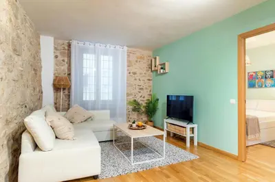Una televisión o centro de entretenimiento en Elena Apartments - Girona