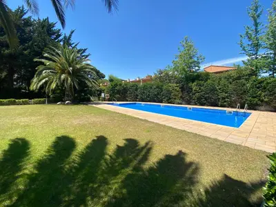 Piscina en o cerca de Apartament per parelles reformat amb piscina