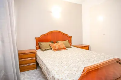 Cama o camas de una habitación en Central Beach Modernist Apartment