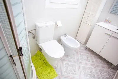 Un baño de Central Beach Modernist Apartment