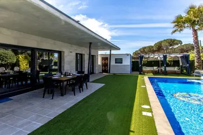 Piscina en o cerca de Catalunya Casas Modern Vacation Paradise 'Villa Ainmi' on the Costa Brava!