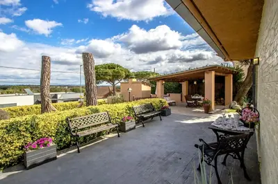 Un balcón o terraza de Catalunya Casas Unique Costa Brava Abode with train access to BCN