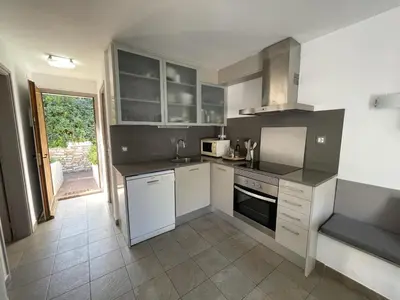Una cocina o zona de cocina en Acogedor apartamento con piscina comunitaria, cerca de la playa de Sa Tuna - ES-226-26