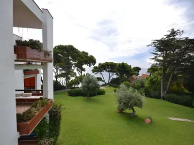 Jardín al aire libre en Apartamento Reformado en Aiguablava con Terraza - ES-226-32