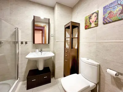 Un baño de LETS HOLIDAYS CENTRIC APARTMENT with POOL in TOSSA 2
