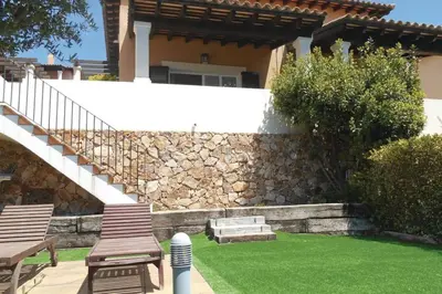 Jardín al aire libre en Casa con impresionantes vistas al mar
