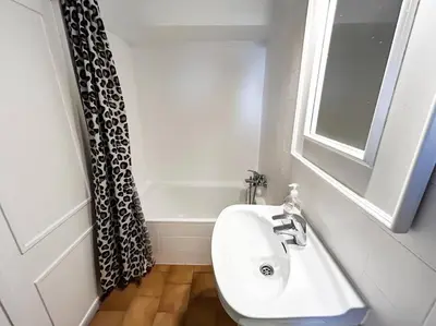 Un baño de Apartamento con piscina en Platja d'Aro