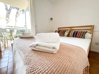 Cama o camas de una habitación en Apartamento con piscina en Platja d'Aro