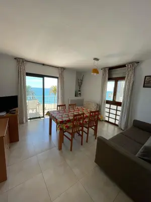Una televisión o centro de entretenimiento en Vista al mar Zodiac AB 3A
