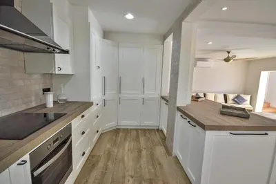 Una cocina o zona de cocina en Leng Vacation Home