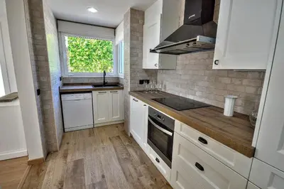 Una cocina o zona de cocina en Leng Vacation Home