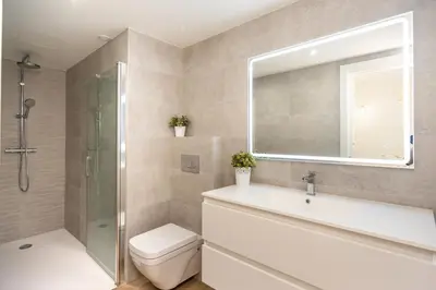 Un baño de Gran piso en Puerto deportivo Marina Palamós IDEAL FAMILIAS