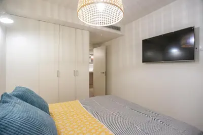 Una televisión o centro de entretenimiento en Gran piso en Puerto deportivo Marina Palamós IDEAL FAMILIAS