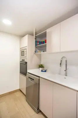Una cocina o zona de cocina en Gran piso en Puerto deportivo Marina Palamós IDEAL FAMILIAS